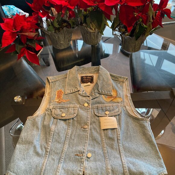 Hand-painted on denim vests from Art Gallery ( 3 varied sizes and prices) - Picture 6 of 7